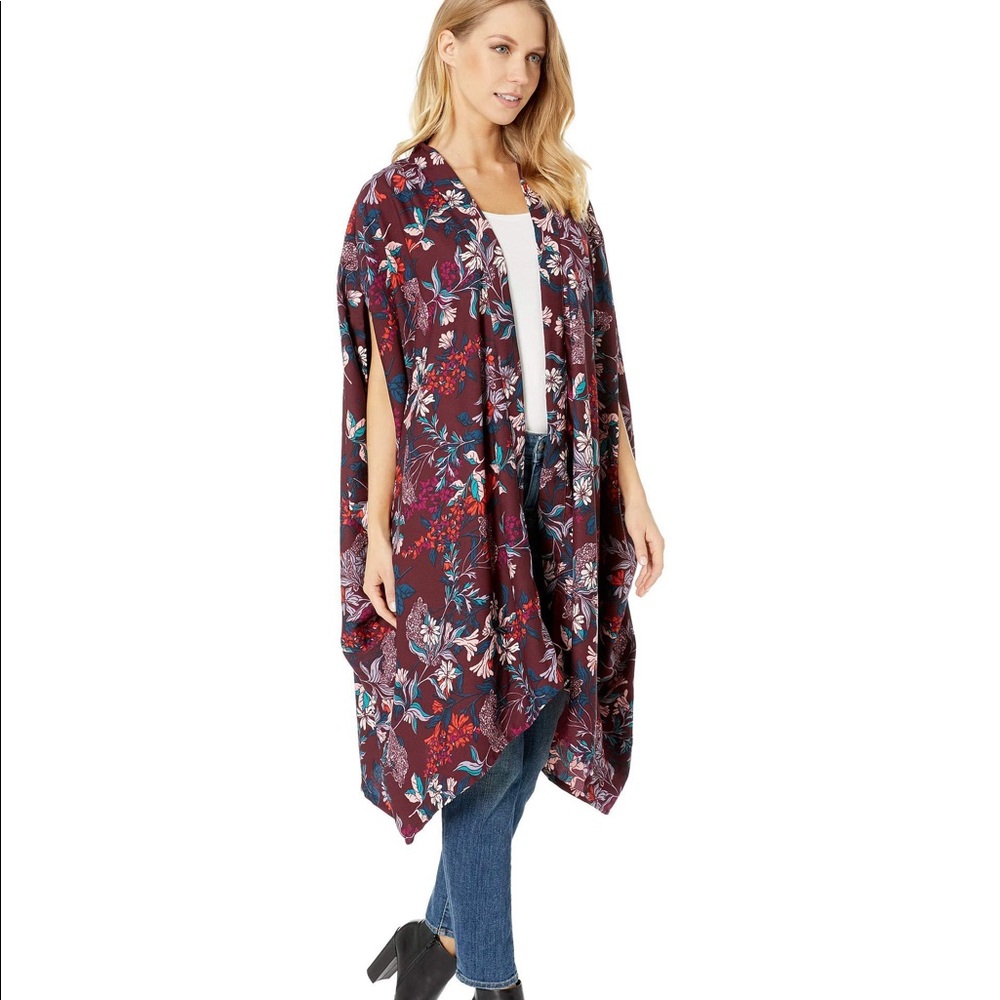 •Bcbgeneration• Folkloric Floral Kimono